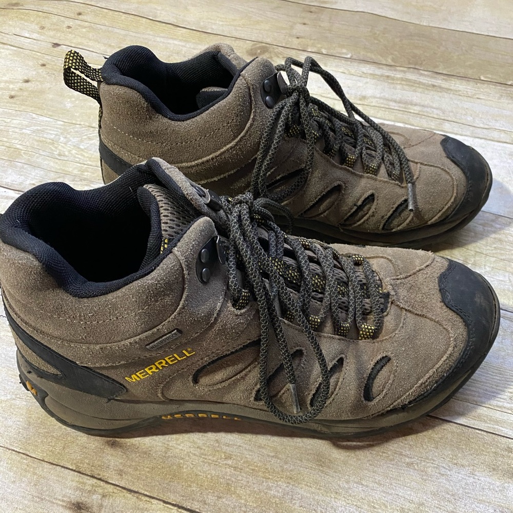 MERRELL waterproof mens boots sz 10.5